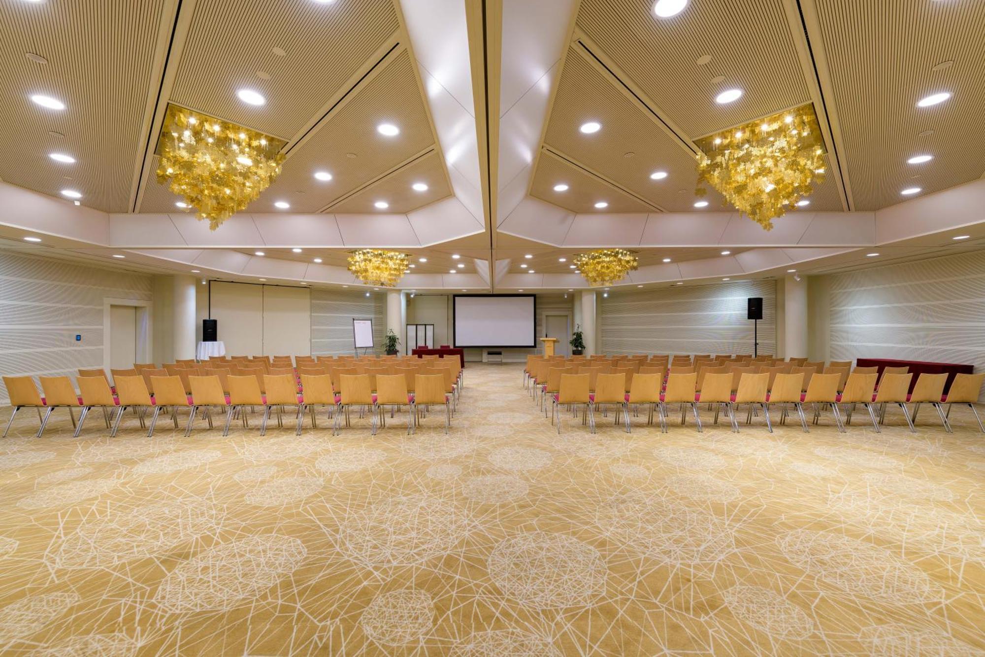 Hotel Moevenpick 4*